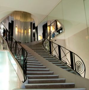 Images - rue cambon 31 - rouge coco - staircase at chanel.jpg